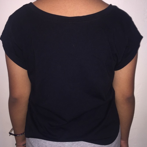 Black crop top || I need some space - Picture 2 of 4